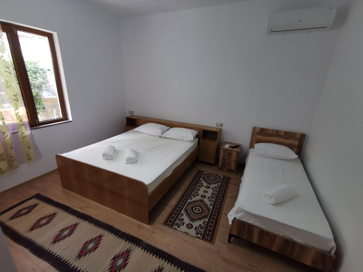 Bujtina Valgent Bed & Breakfast Berat Exterior photo