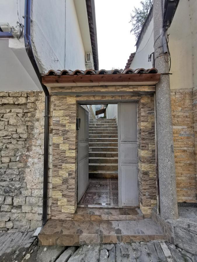 Bujtina Valgent Bed & Breakfast Berat Exterior photo