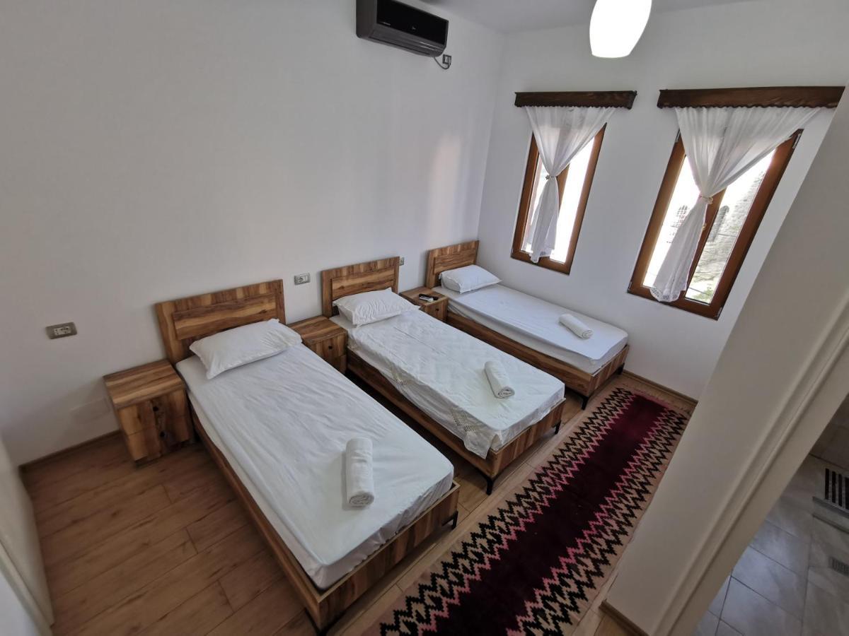 Bujtina Valgent Bed & Breakfast Berat Exterior photo